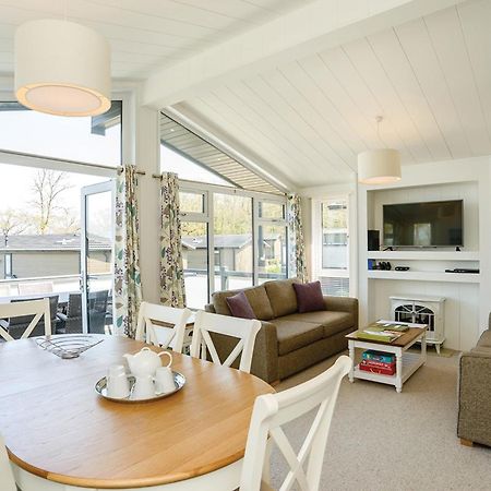 Woodside Coastal Retreat Hotell Fishbourne  Exteriör bild