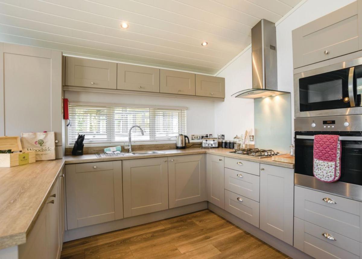 Woodside Coastal Retreat Hotell Fishbourne  Exteriör bild